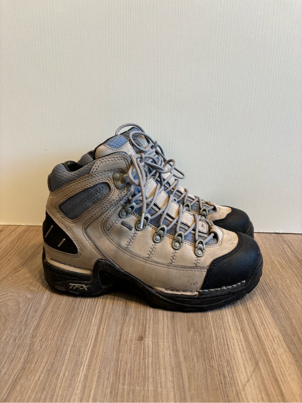 Danner Boots Womens 8 Brown 453 GTX Gore-Tex Leather Waterproof Outdoor Hiking